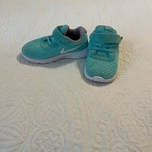 Nike girls toddler shoes, size 7